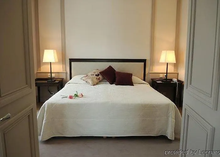 Hotel De L'arcade 3*